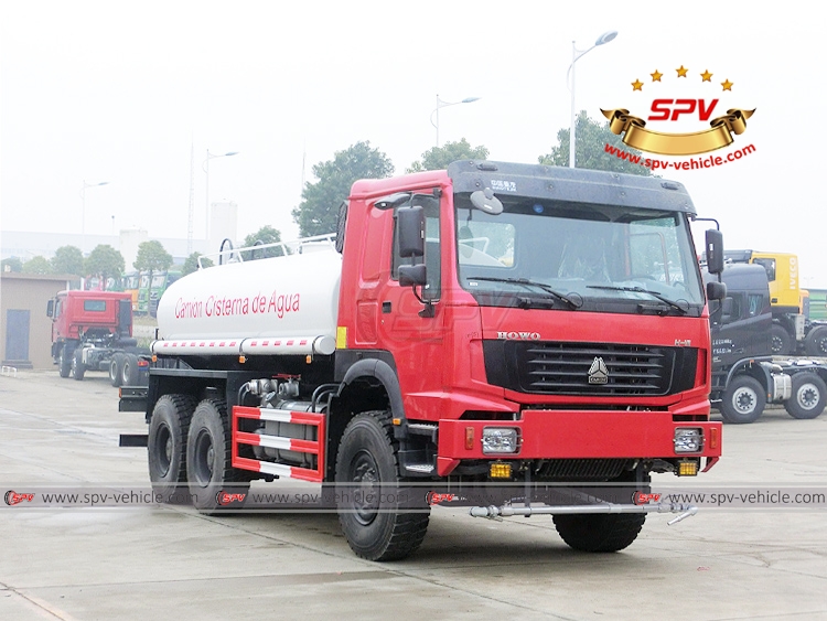10,000 litres Off-road Water Tanker Truck Sinotruk - RF